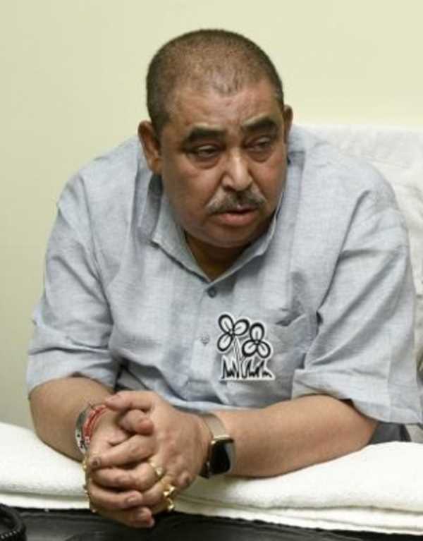 तृणमूल नेता अनुब्रत मंडल की कार पर लालबत्ती के इस्तेमाल को हाईकोर्ट में दी गई चुनौती